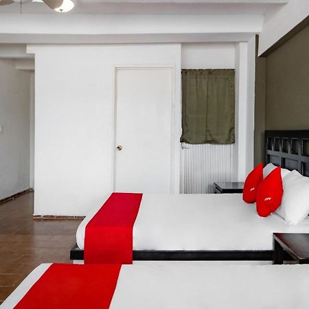 Hotel Halley Леон Екстериор снимка