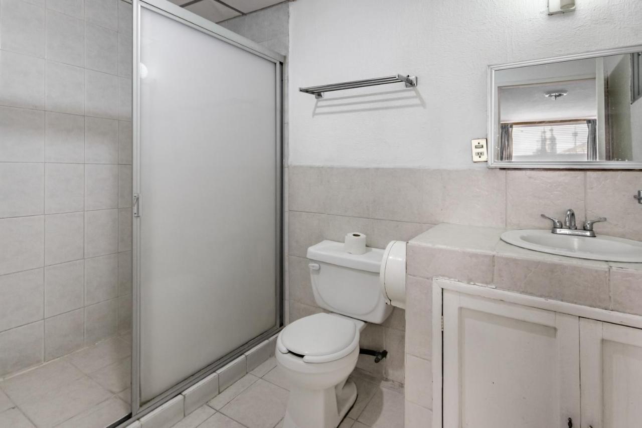 Hotel Halley Леон Екстериор снимка
