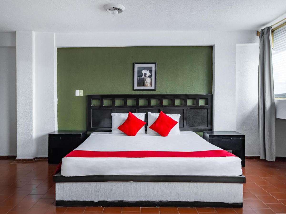 Hotel Halley Леон Екстериор снимка