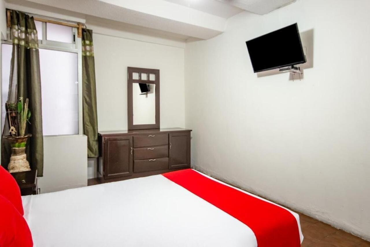 Hotel Halley Леон Екстериор снимка